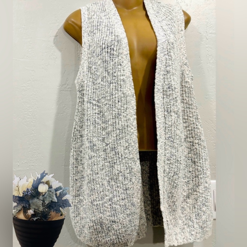 Gap Sweater Vest White Navy Knit Sleeveless Open Front 
Casual WMN Sz. (Med)